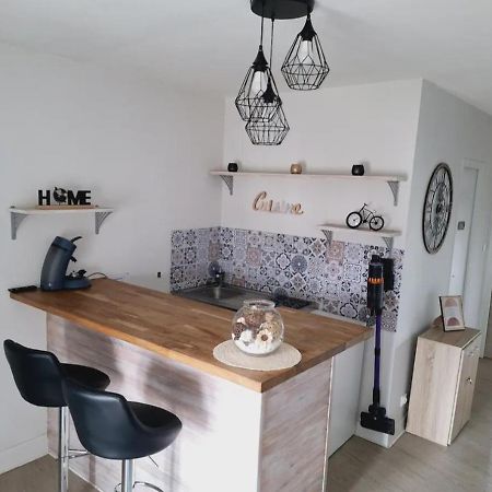 Appartement F2 Centre-Ville Issoire Avec Jolie Vue Buitenkant foto