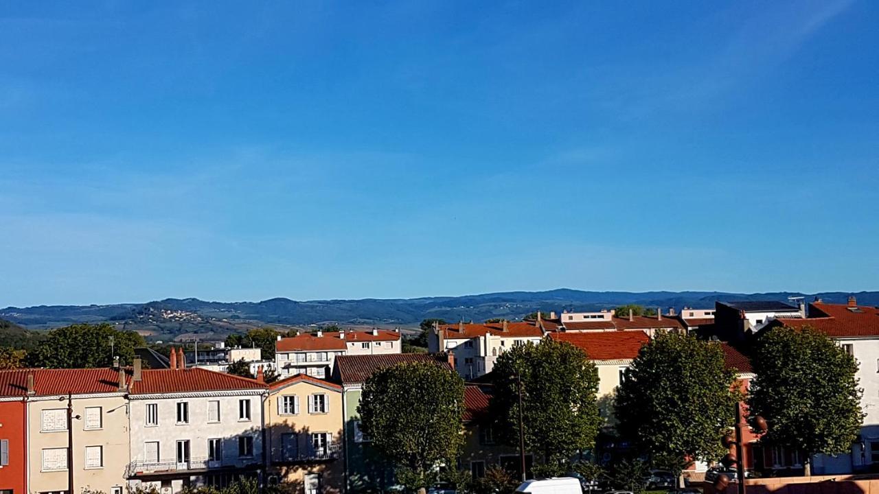 Appartement F2 Centre-Ville Issoire Avec Jolie Vue Buitenkant foto