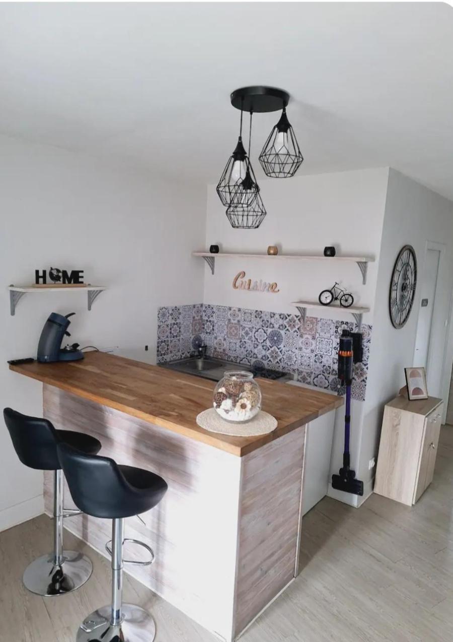 Appartement F2 Centre-Ville Issoire Avec Jolie Vue Buitenkant foto