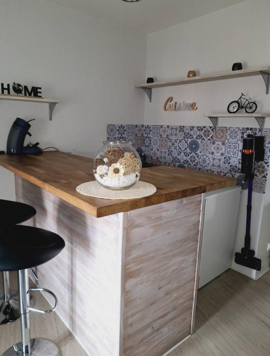 Appartement F2 Centre-Ville Issoire Avec Jolie Vue Buitenkant foto